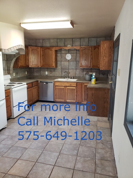 Kitchen - 3740 Linden Ave