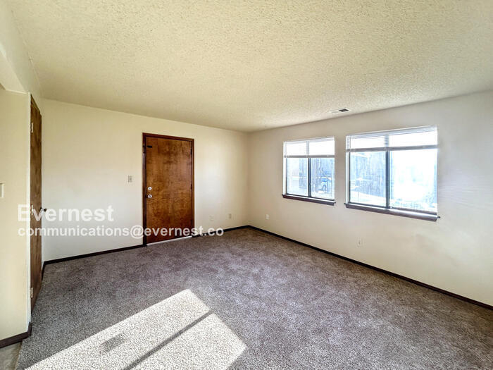 Building Photo - 2617 E Uintah St