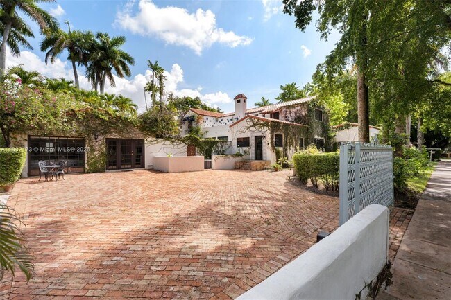 Building Photo - 1624 Granada Blvd
