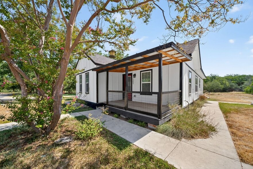 Building Photo - 1203 Ave J