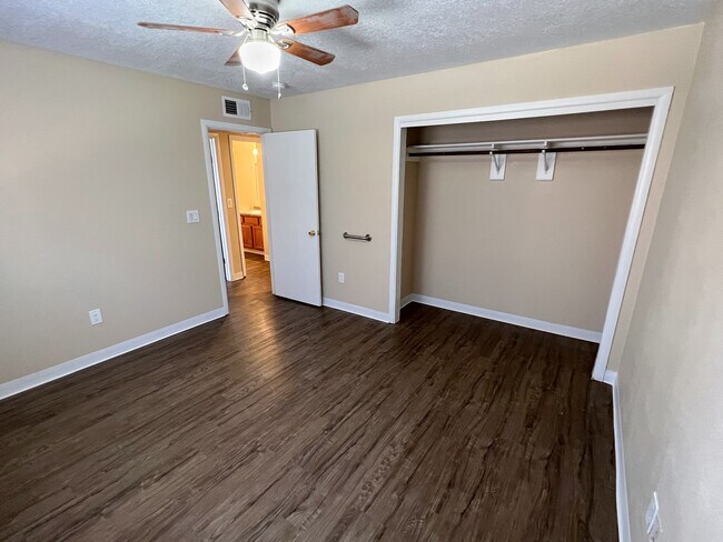 Building Photo - 1331 Ortiz Dr SE