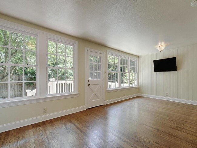 Building Photo - 2204 Tower Dr