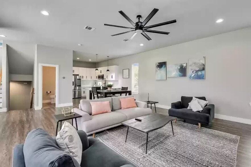 Building Photo - 4911 Alton Ave