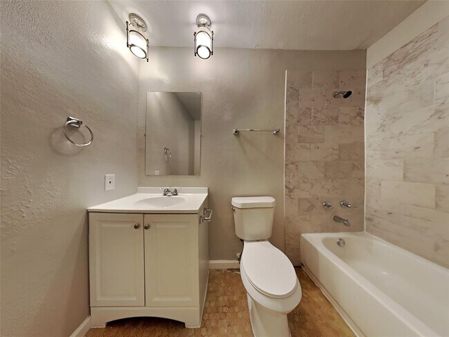 Building Photo - 7311 Thicket Trail Dr