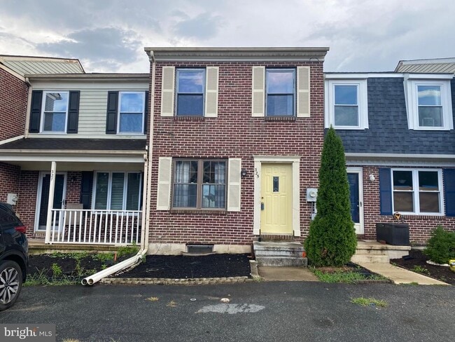 Building Photo - 325 Barley Dr