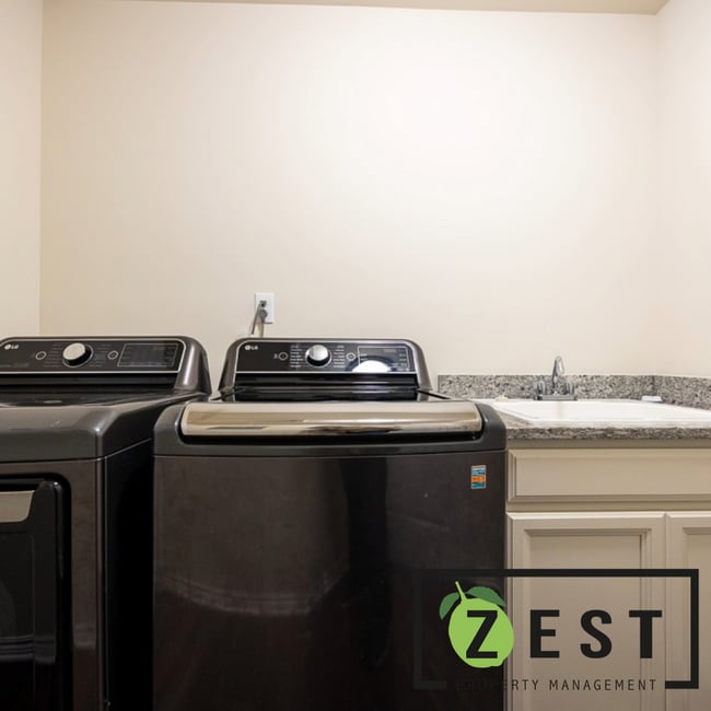 Building Photo - Amazing 3Bedroom 2 Baths