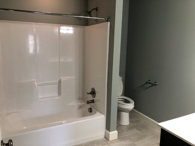 Building Photo - 3-BEDROOM, 2.5-BATH TOWNHOUSE AVAILABLE IN COOPER SQUARE