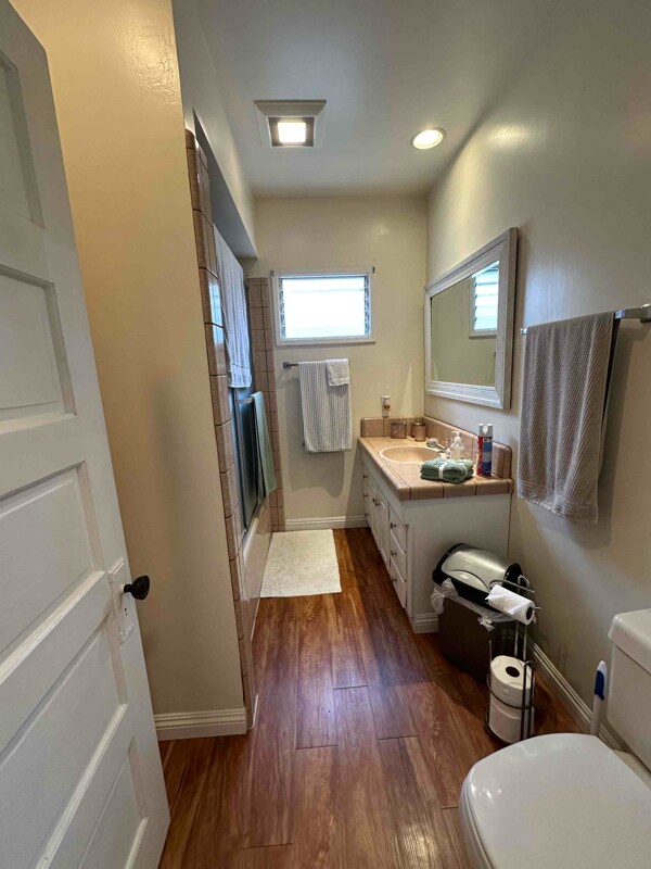 Building Photo - 867 W 9th St