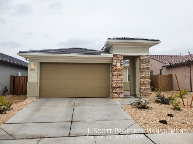 Building Photo - 8922 W Rancho Dr