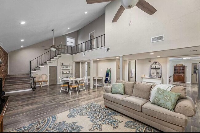 Building Photo - 6913 SW Beta Ave