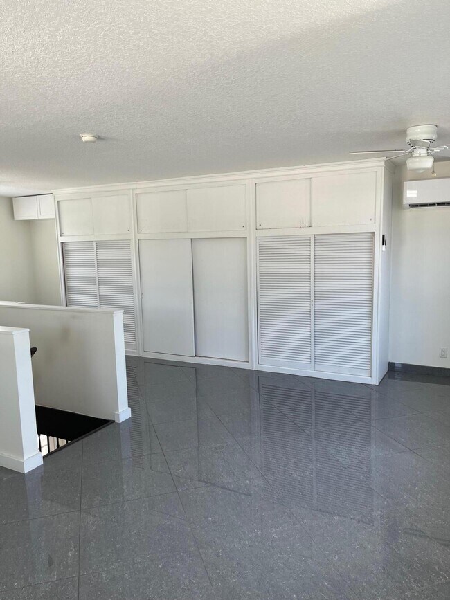 Building Photo - 301 Central Dr