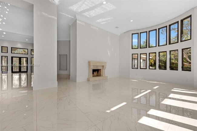 Building Photo - 8112 Los Pinos Cir