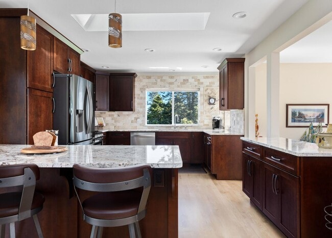 Building Photo - Stunning View Home In Oak Harbor! Availabl...