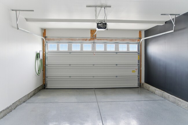 Building Photo - 367 Navigator Ct