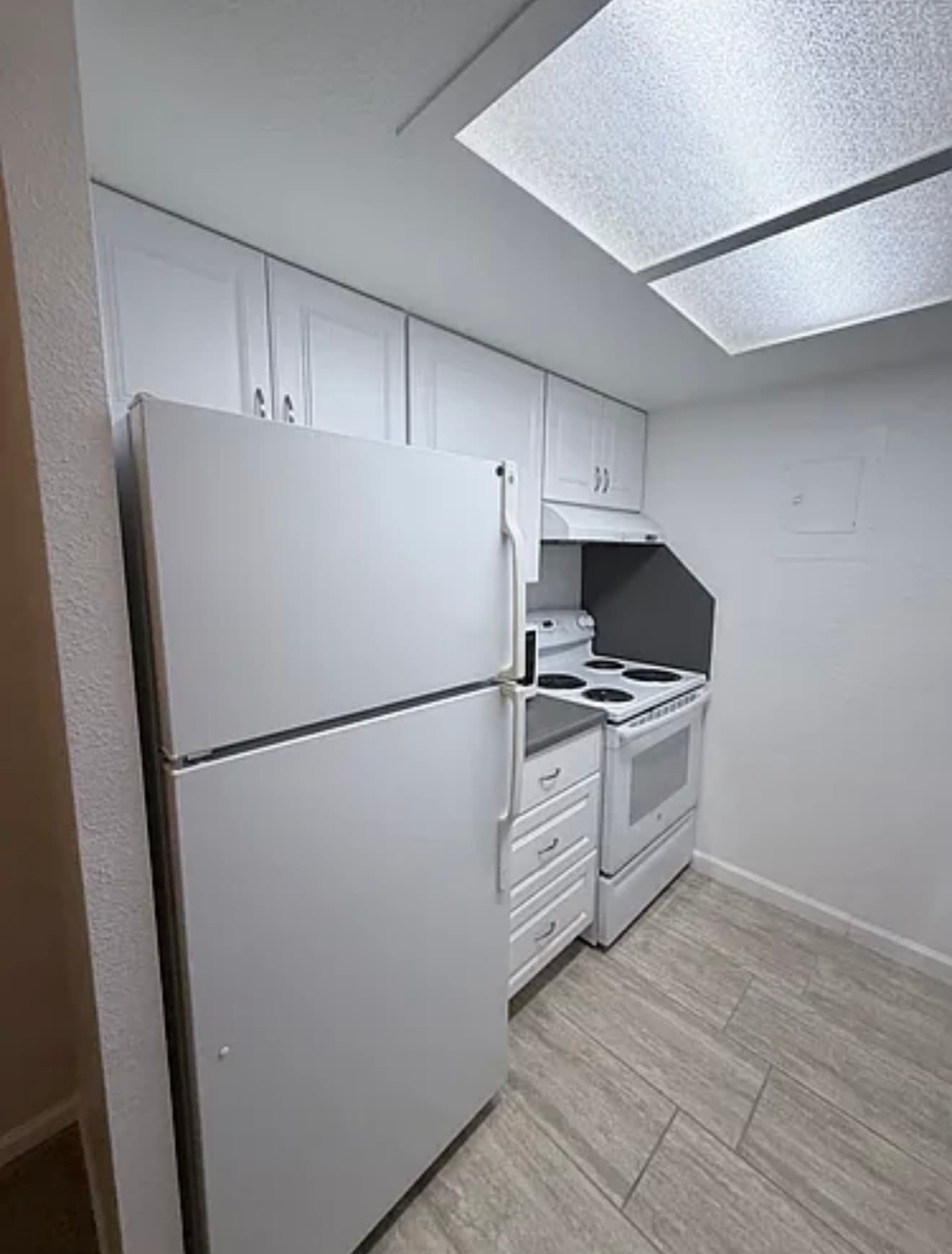Building Photo - 1150 Golden Cir
