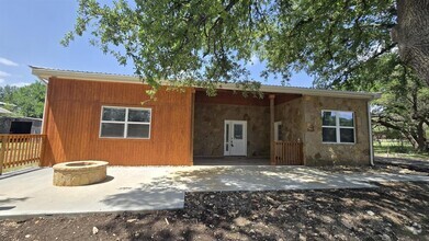Building Photo - 305 Remuda Dr