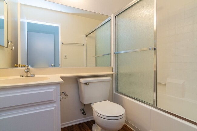 Building Photo - PRIME LOCATION FOR 2 BEDROOM/2.5 BATHROOM ...