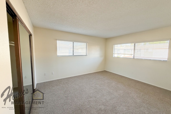 Building Photo - Homes Management - 1 Bedroom Condo in Vermont Villas Community