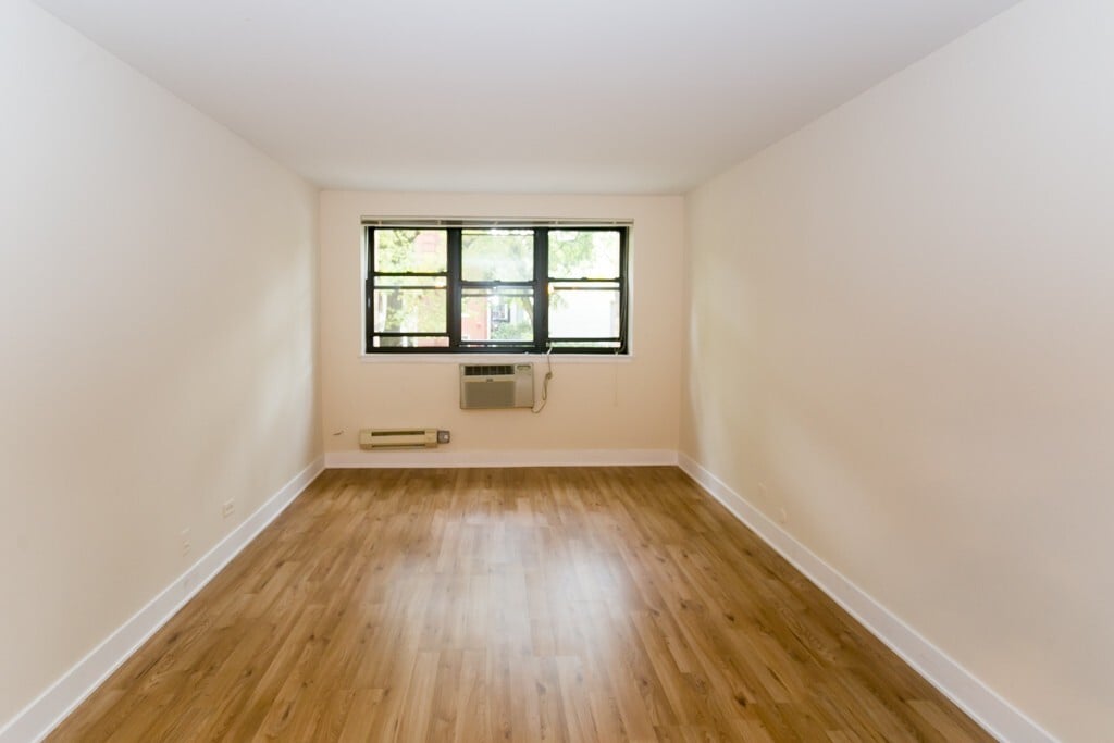 Building Photo - 675 W Wrightwood Ave