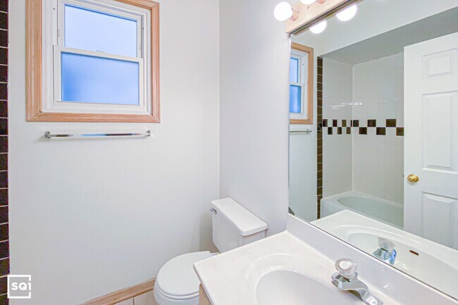 Building Photo - 1423 W Cortez St