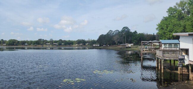 Building Photo - 800 Lake Shore Ter