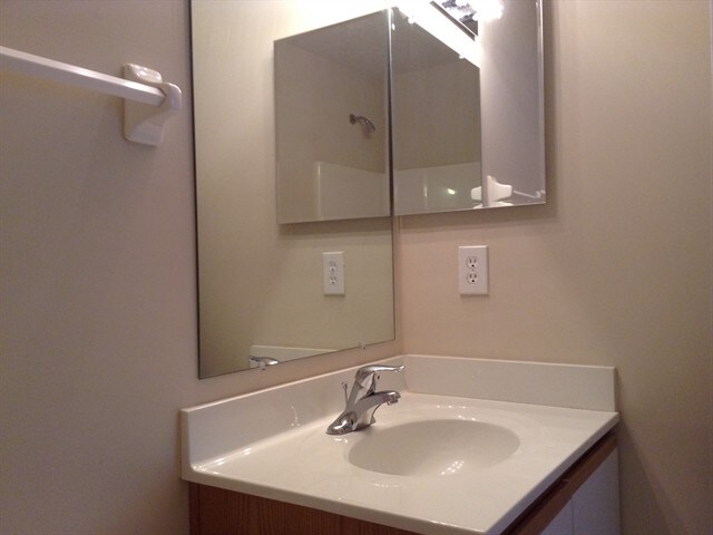 Building Photo - 1023 Canterbury Ln