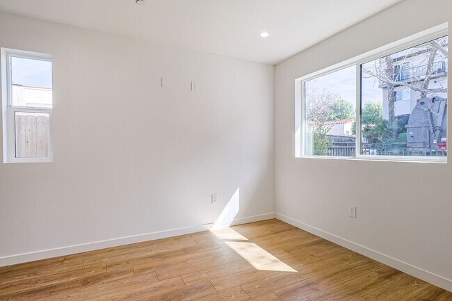Building Photo - 4 Bed | 4.5 Bath | 2024 Construction | Tow...