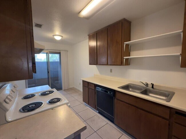 Building Photo - 411 S 6th Ave