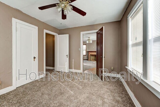 Building Photo - 2213 N Hood St