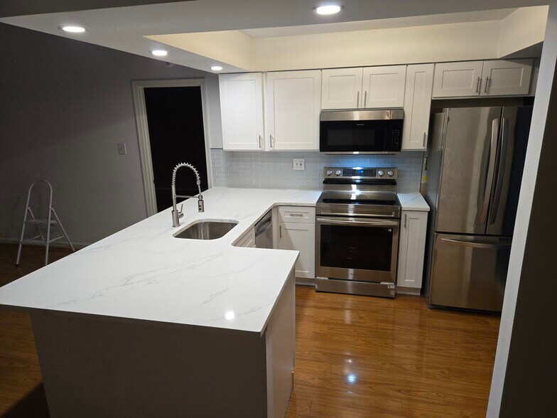 Building Photo - 1221 Eagles Ridge Dr
