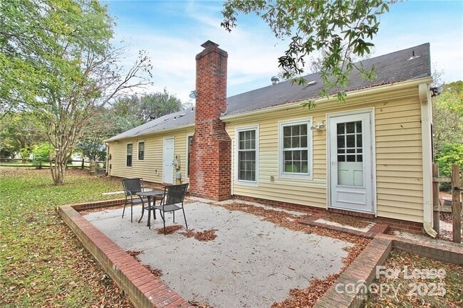 Building Photo - 1708 Lawton Bluff Rd