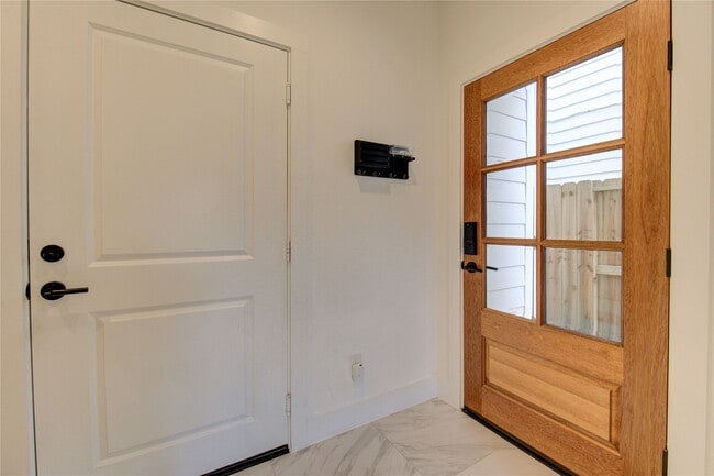 Building Photo - 10926 Fire Creek Dr