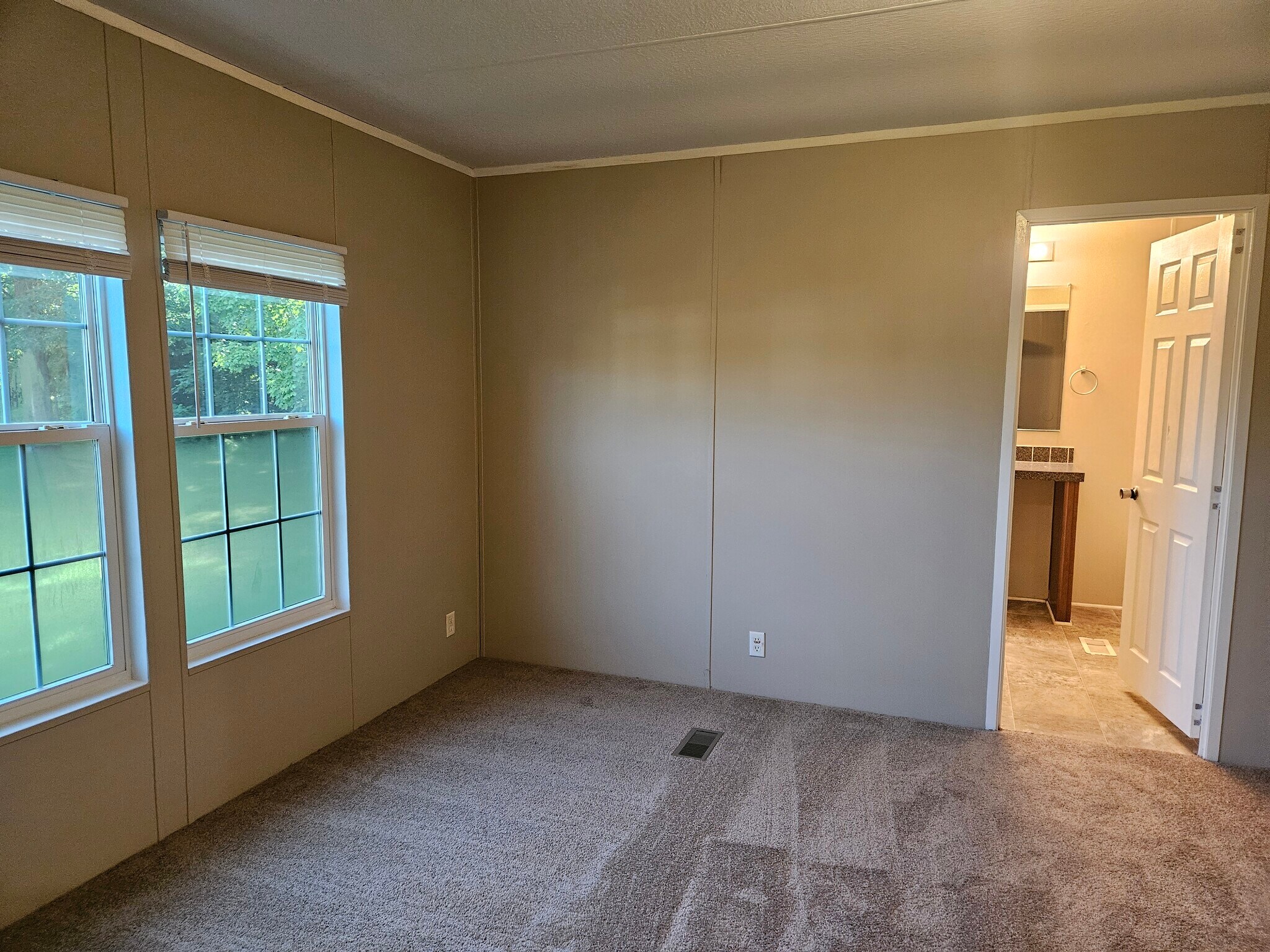 Building Photo - 79 Lynnwood Cir