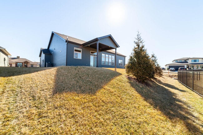 Building Photo - 609 Tomahawk Dr