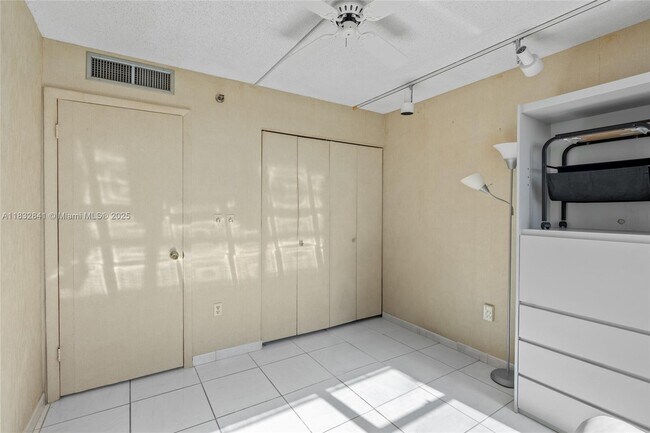 Building Photo - 1200 St Charles Pl