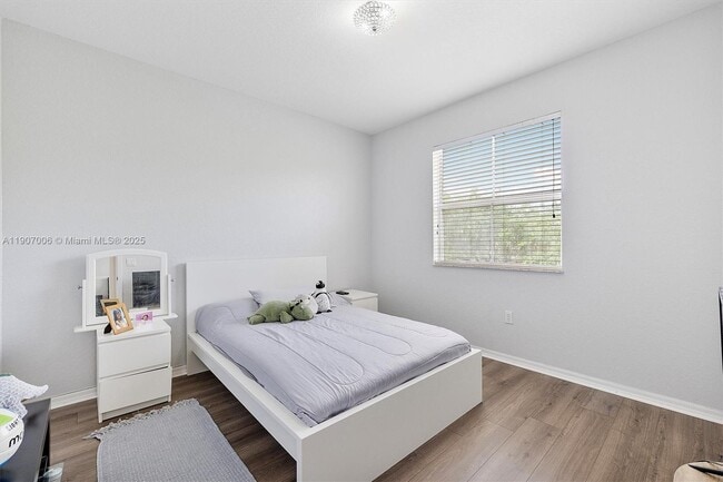 Building Photo - 1431 SE 18th Terrace