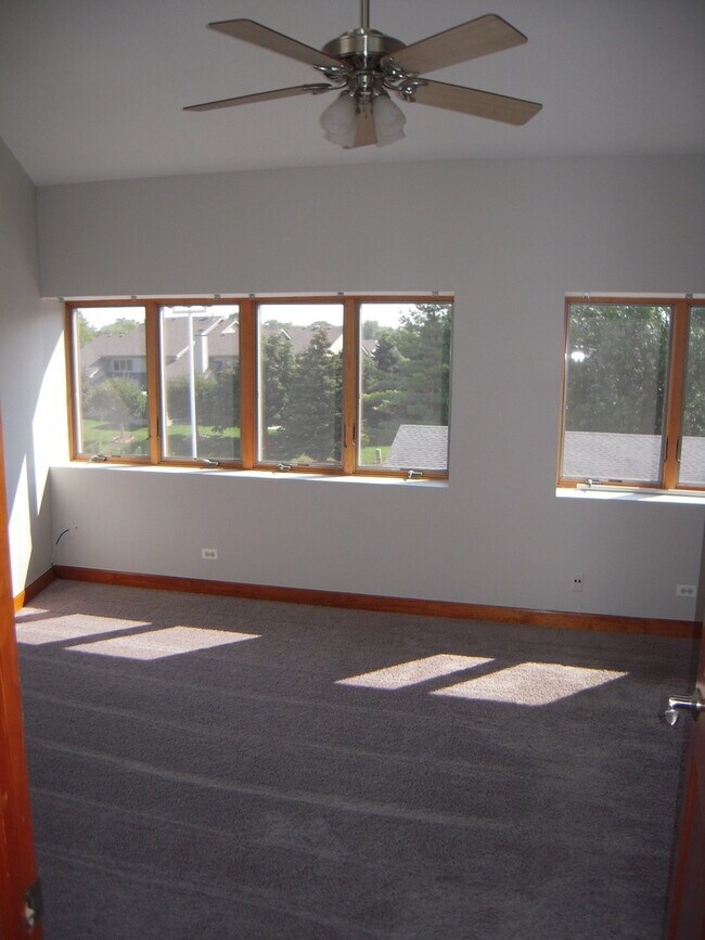 Building Photo - 16649 Oak Park Ave