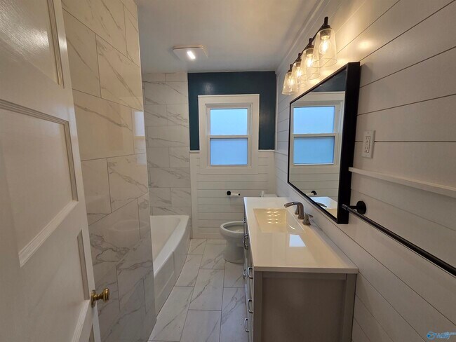 Building Photo - 907 Fagan Springs Dr SE