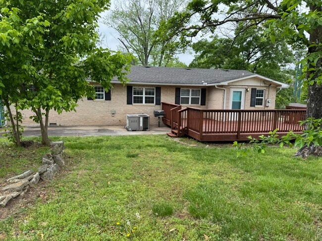 Building Photo - 407 Morris St