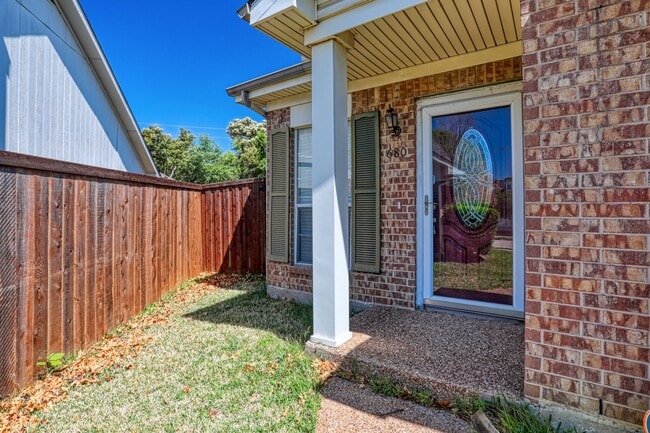 Building Photo - Coppell Cul-De-Sac living.  Ready Now!