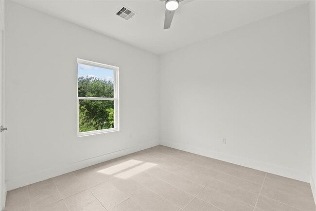 Building Photo - 512 2nd St