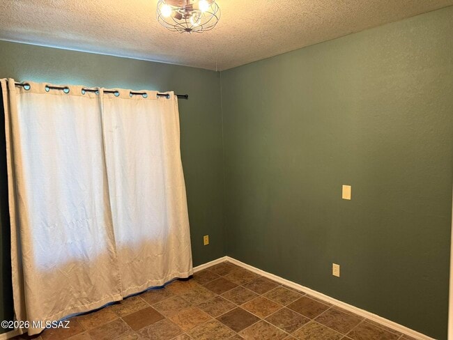 Building Photo - 3002 W Country Ranch Dr