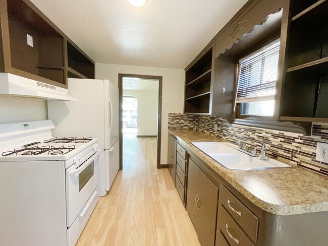 Building Photo - 4 bd/2 ba in Depot Bench
