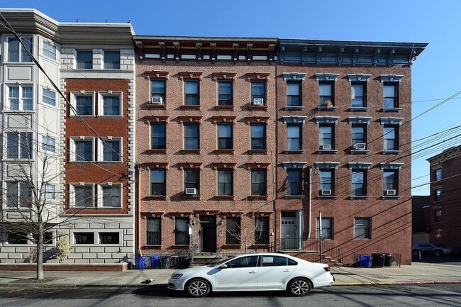 Building Photo - 203 Madison St