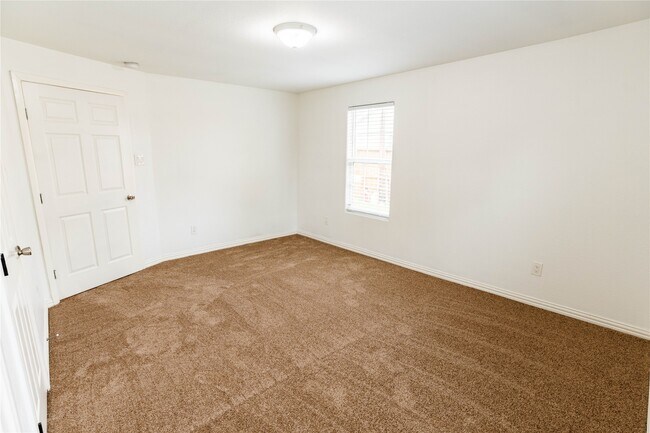 Building Photo - 119 S Carroll St