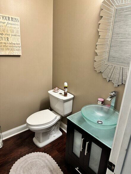 Half Bathroom - 4995 Jack Dr