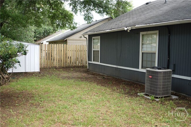 Building Photo - 19 Quail Forest Dr