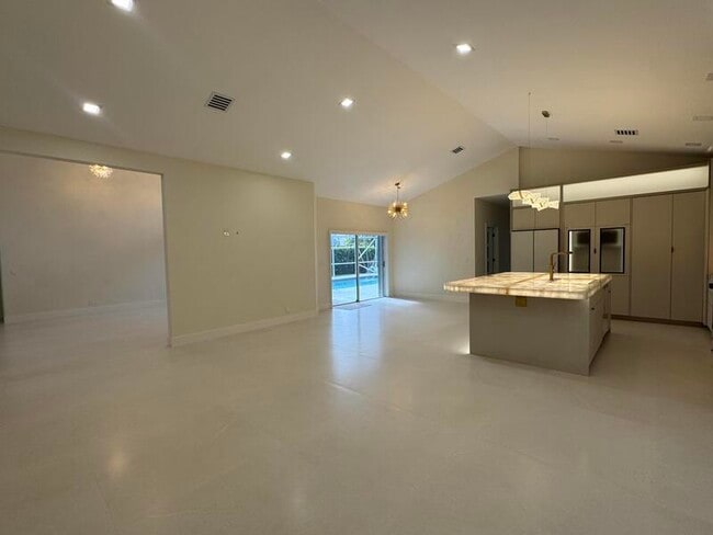 Building Photo - 7686 La Corniche Cir