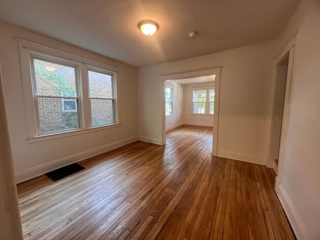 Building Photo - 845 Capen St NE