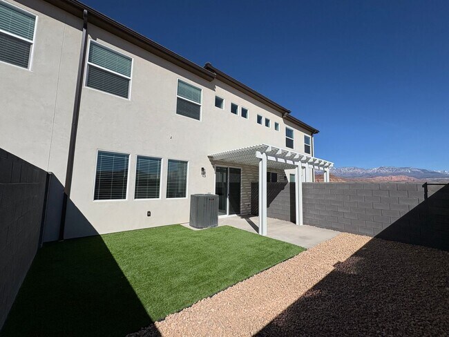 Building Photo - SAND HOLLOW TOWNHOME FOR RENT!
